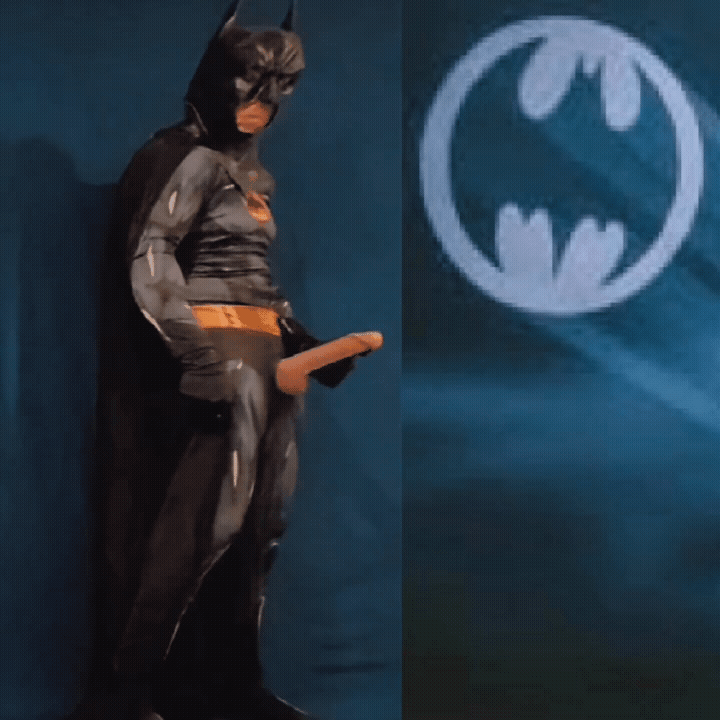 Batman'ın büyük siki, Batman'ın boşalması, Batman boşalıyor